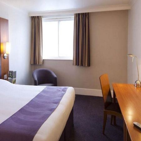 Premier Inn Liverpool Aintree Bagian luar foto