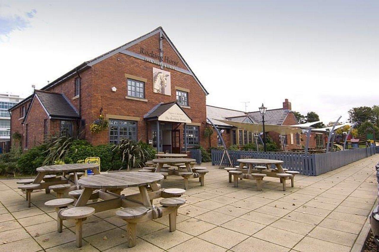 Premier Inn Liverpool Aintree Bagian luar foto