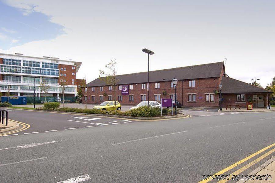 Premier Inn Liverpool Aintree Bagian luar foto